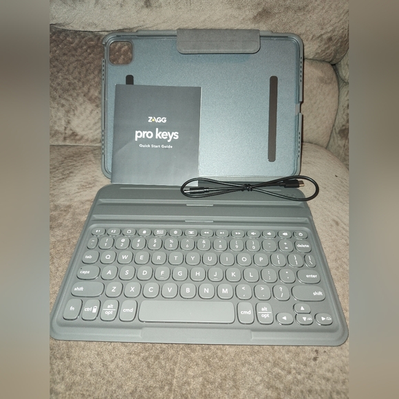 Zagg ZKB11FBB34 PRO Keys Detachable Bluetooth Keyboard - for iPAD PRO 11 - Picture 1 of 13